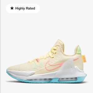 LeBron Witness 6
Basketball Shoes